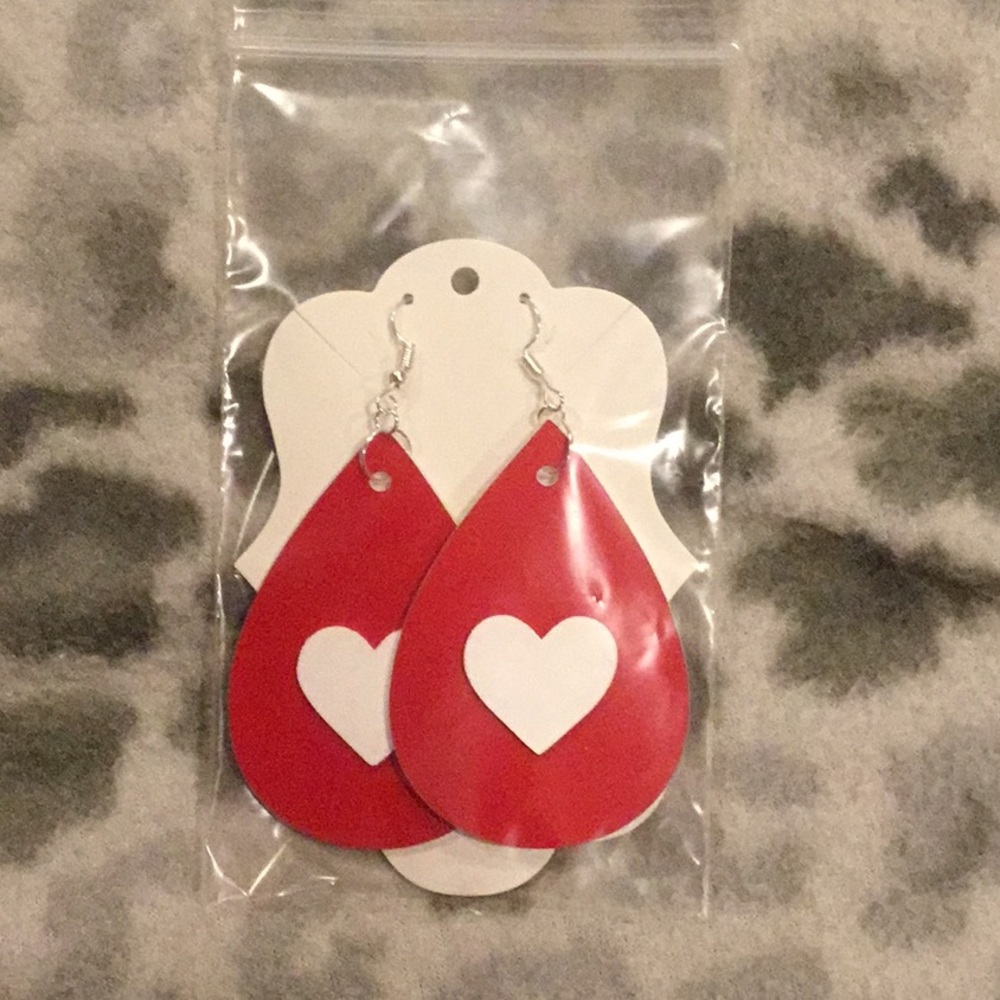 Laser cut dangling teardrop earrings